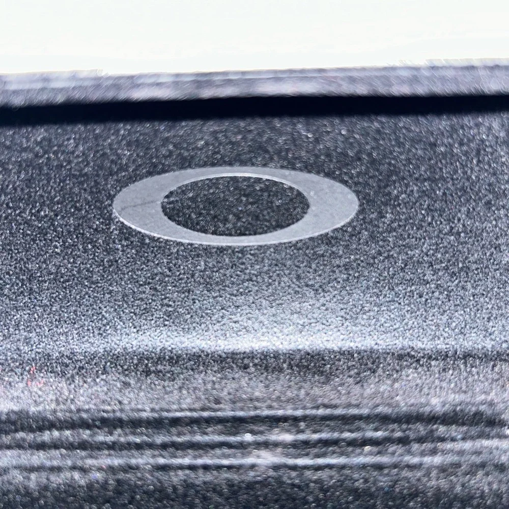 Oakley Unisex Vintage Black Hardshell Sunglass Case with Clamshell Closure